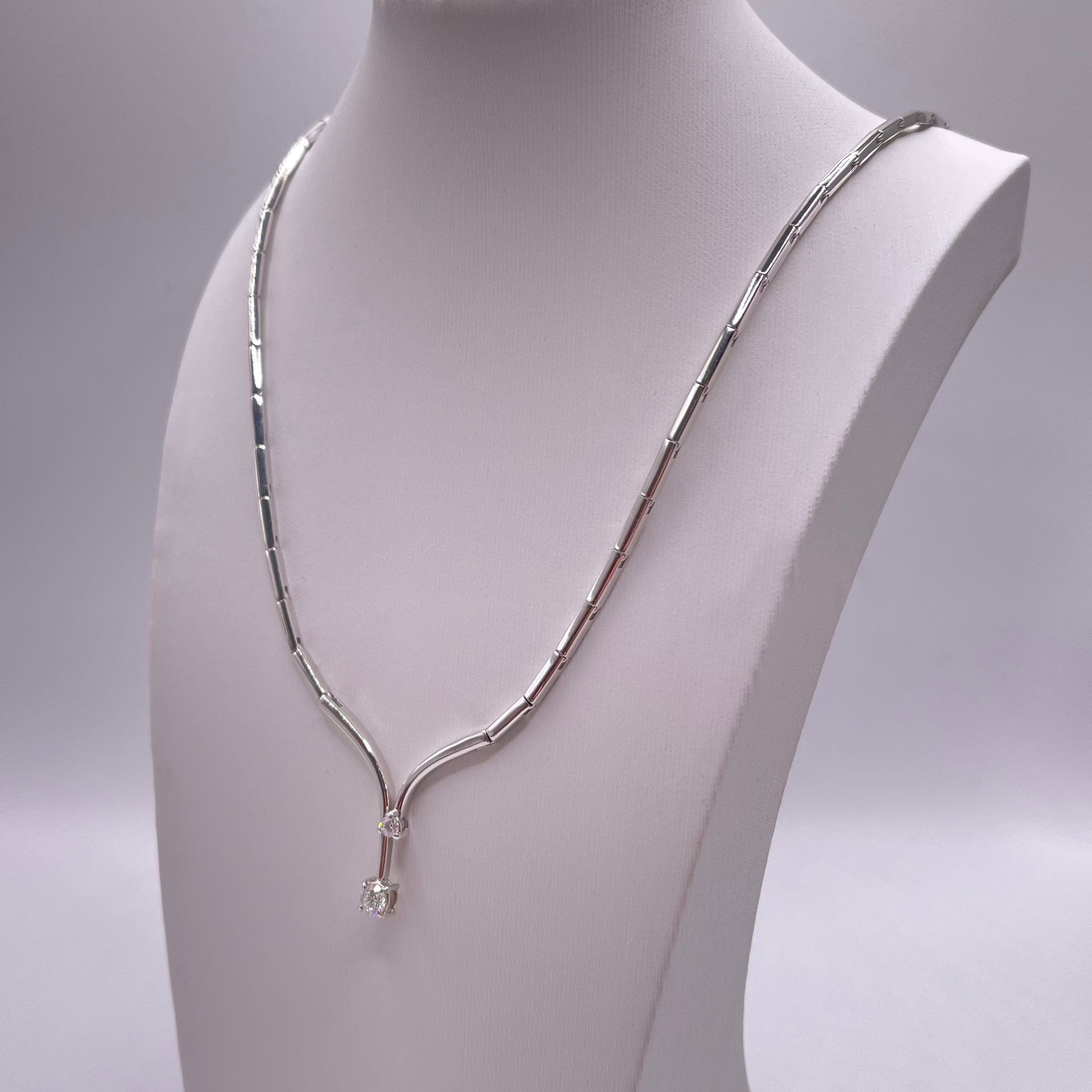 Collana semi rigida