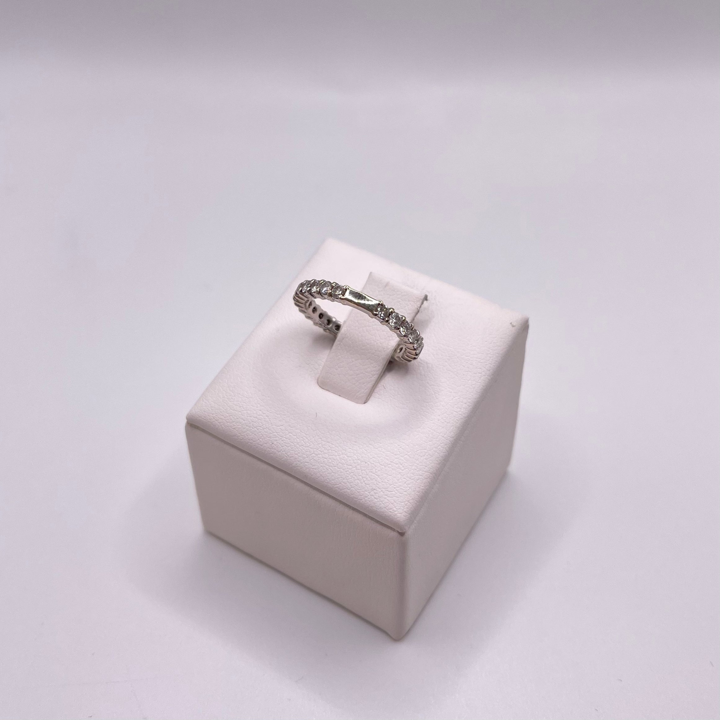 Anello infinity in oro e diamanti