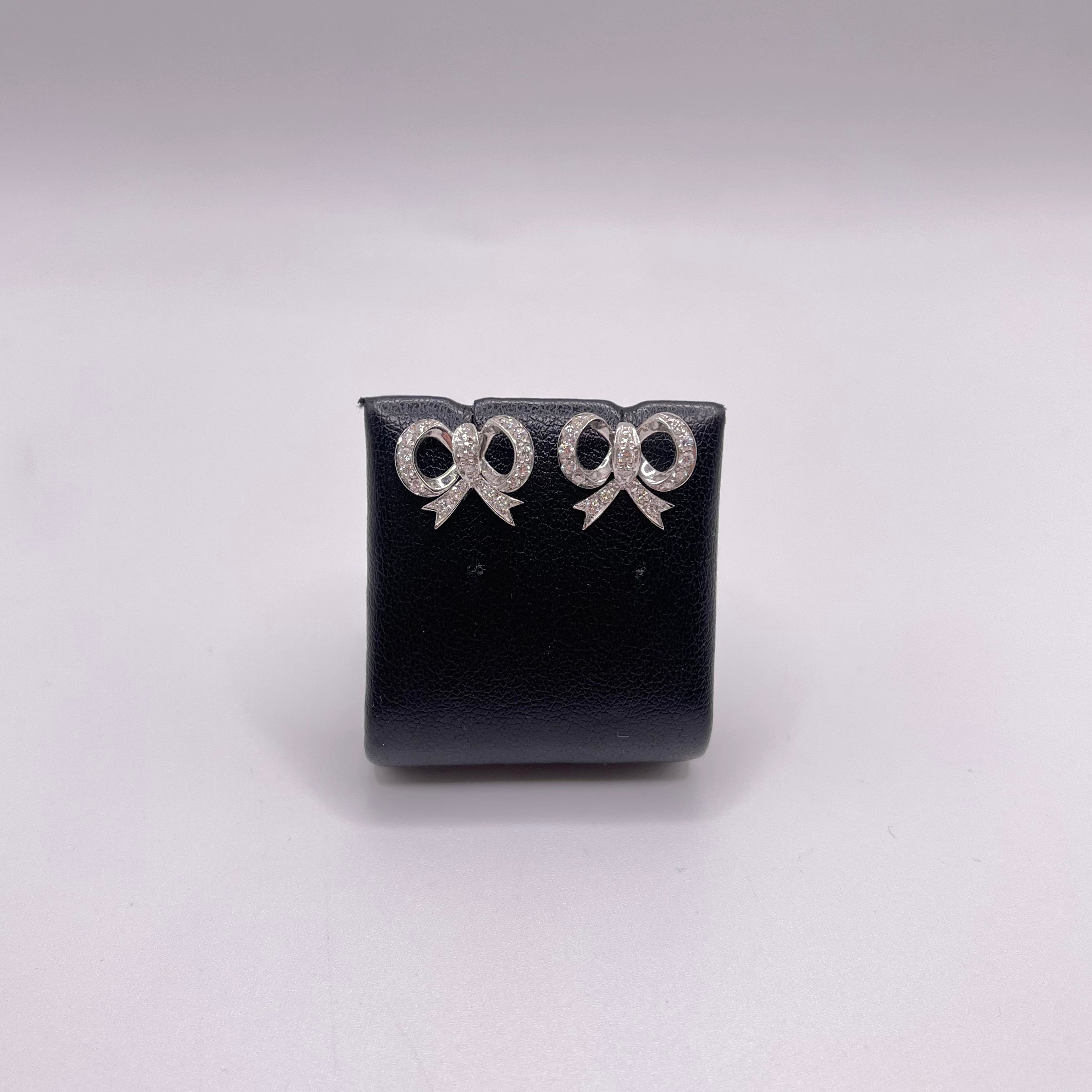 Orecchini fiocco con diamanti