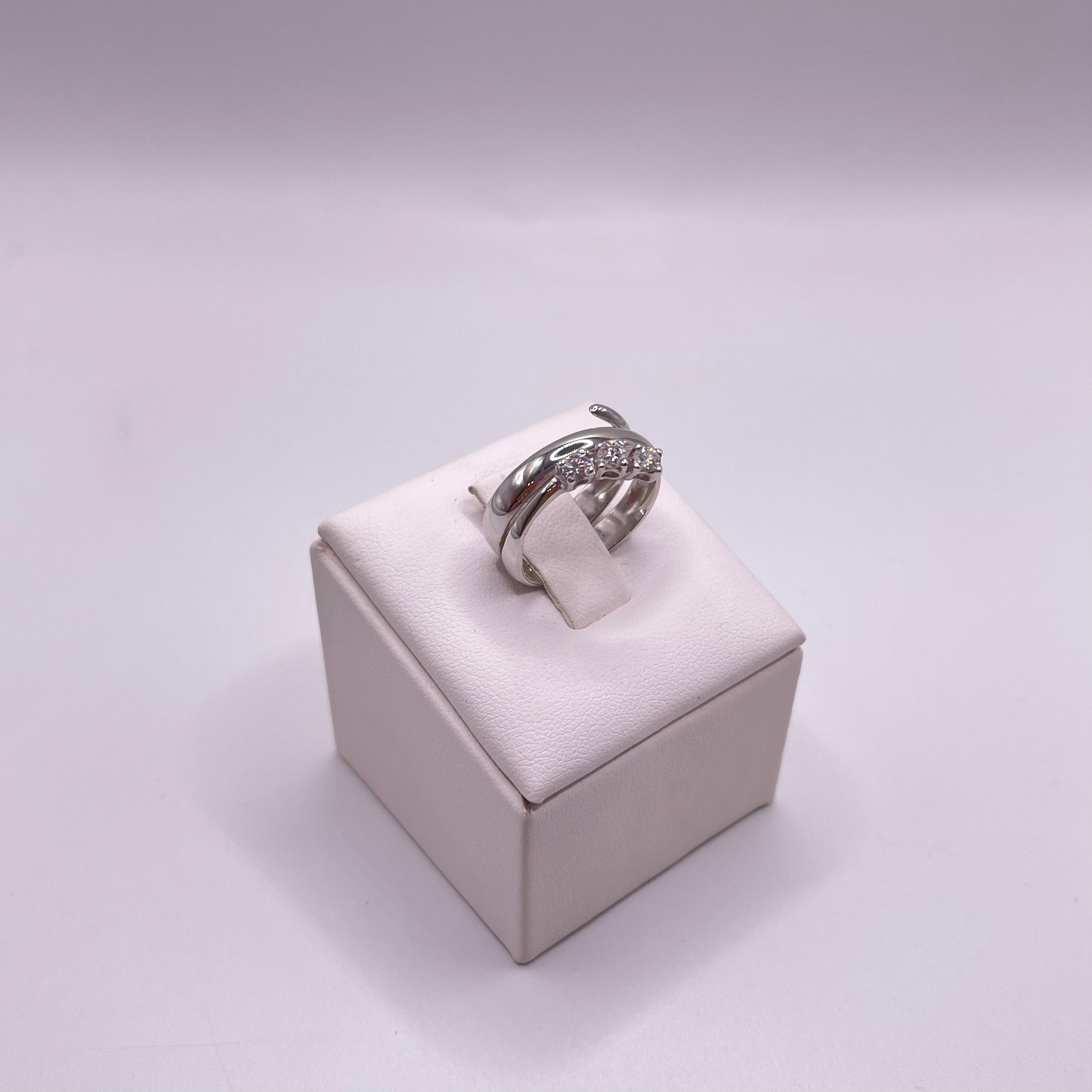 Anello oro bianco e diamanti