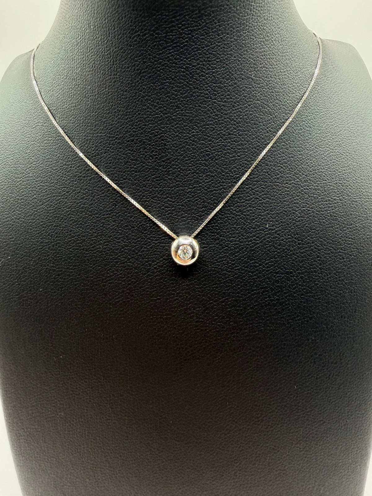 Collana punto luce con diamante