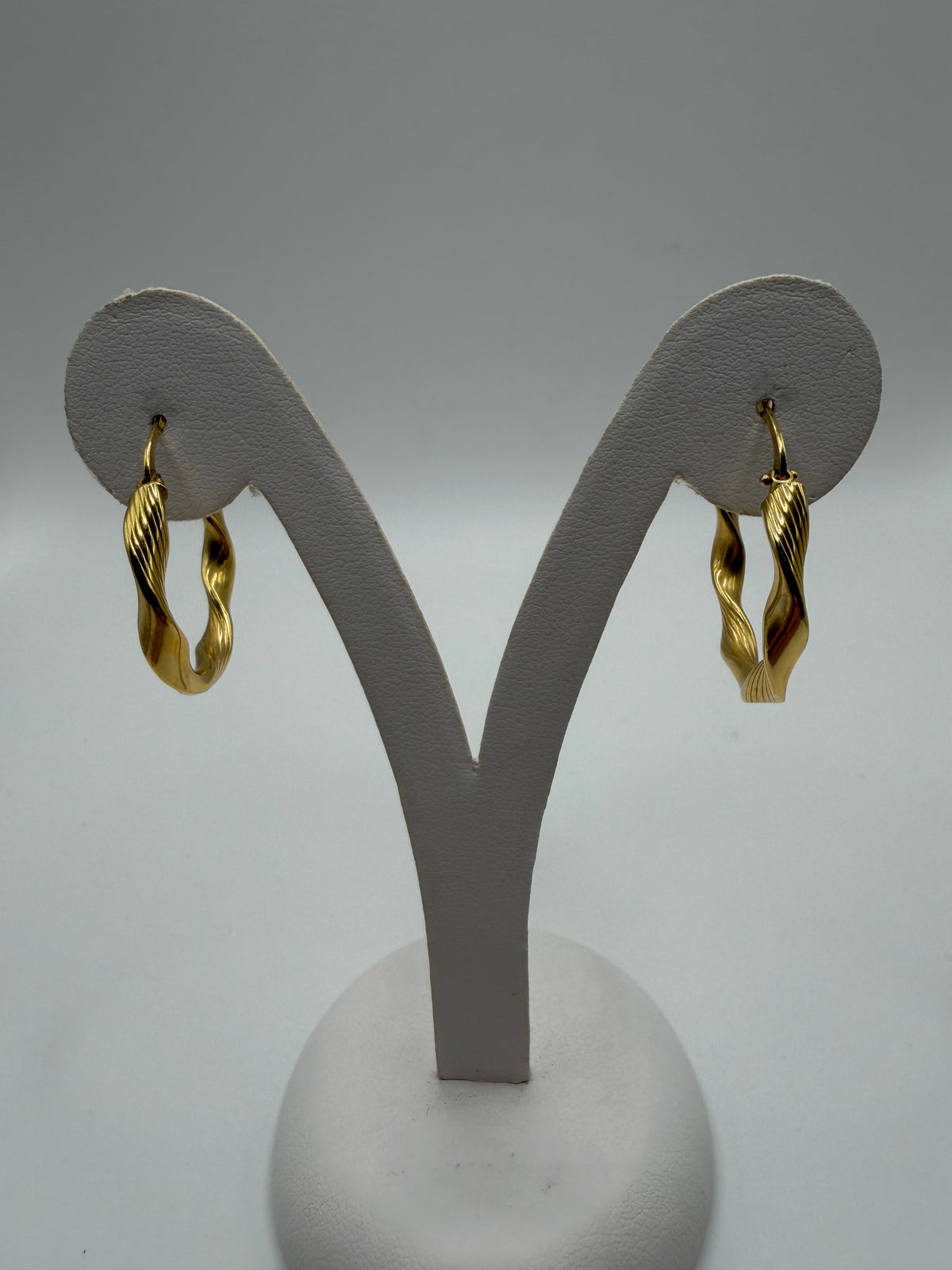 Orecchini a cerchio in oro giallo
