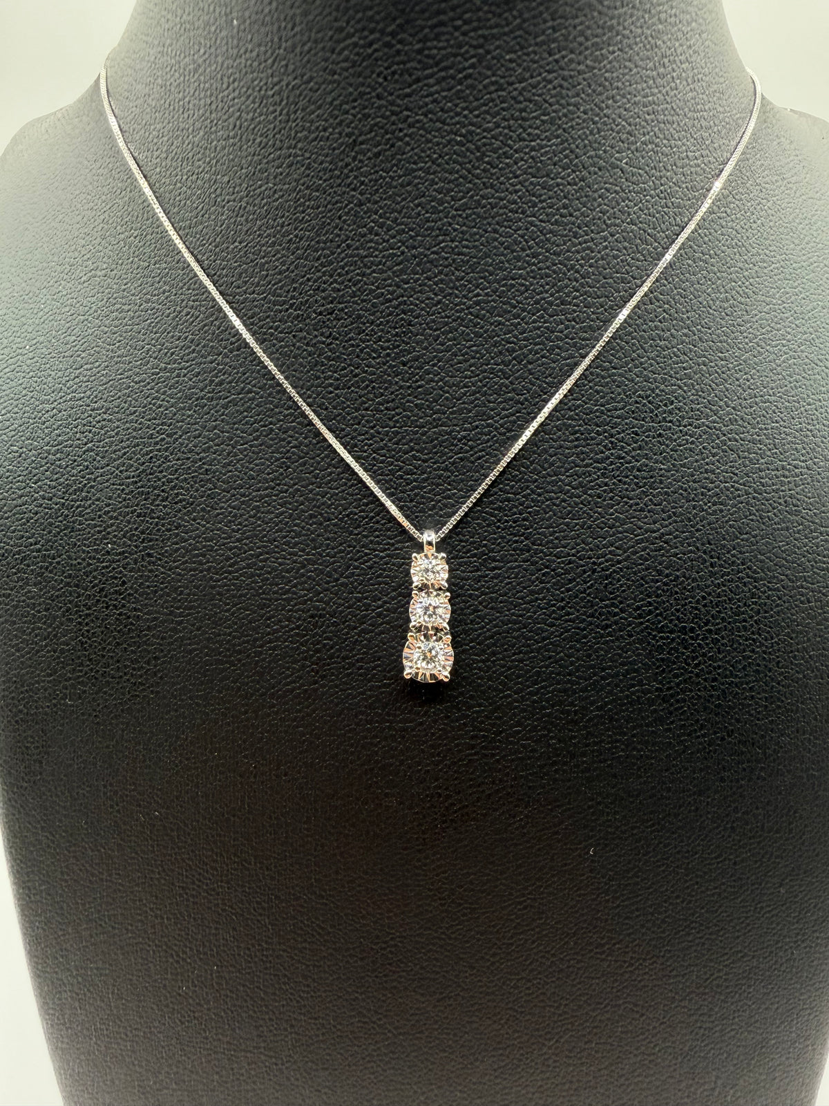 Collana trilogy con diamante